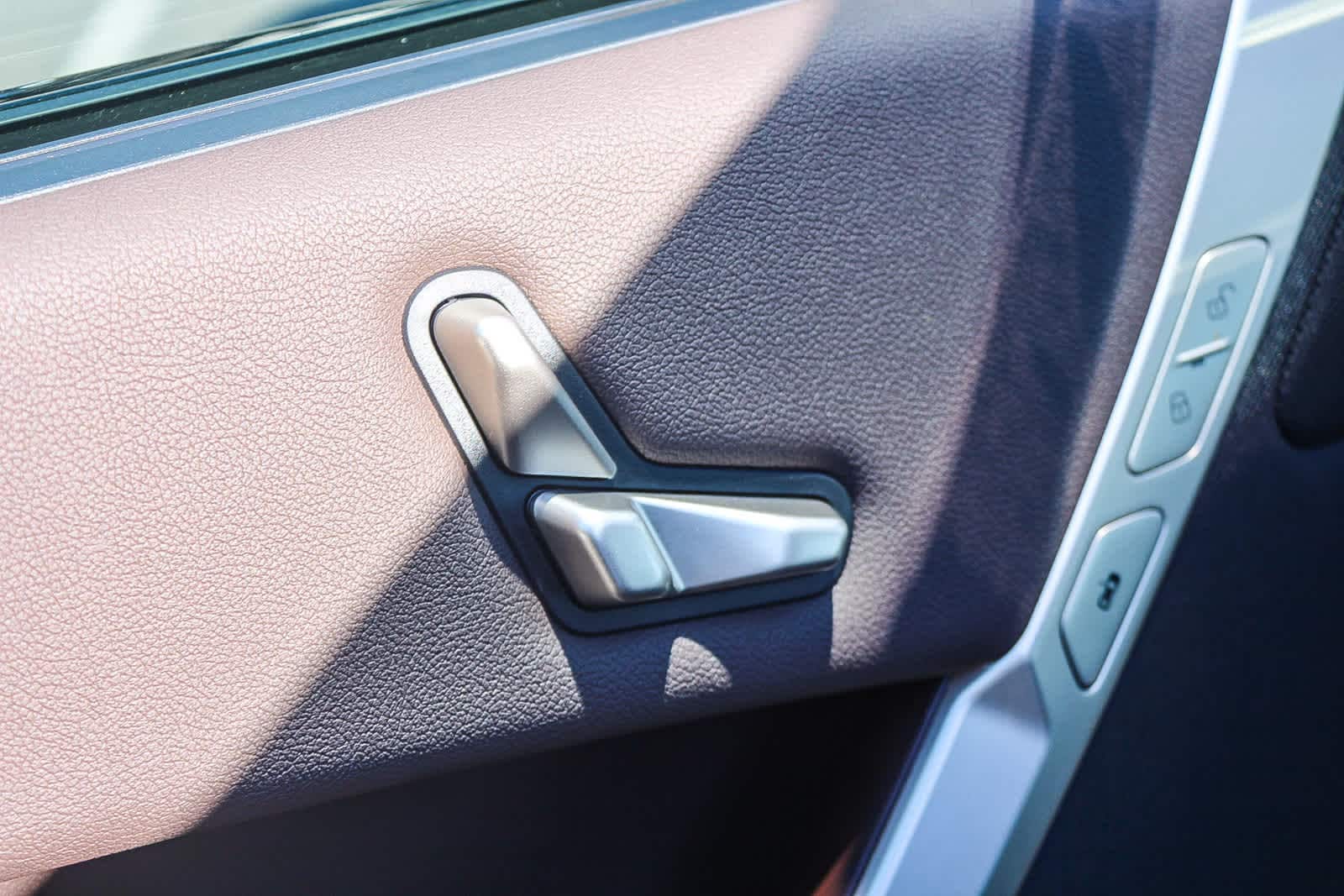 Thumbnail: 2026 BMW iX - 21