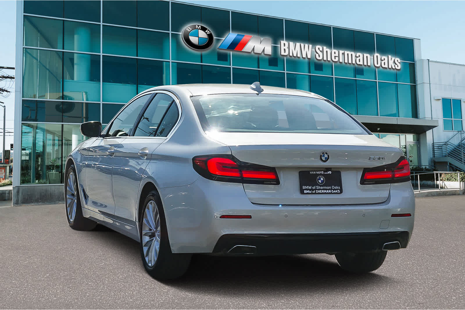 Thumbnail: 2023 BMW 5 Series - 2