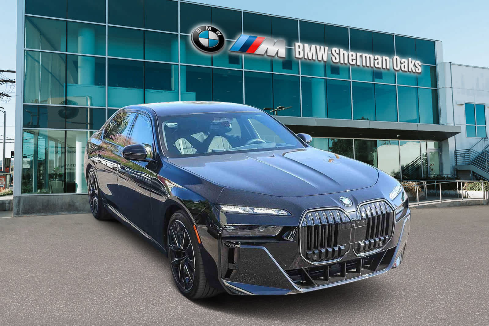 2025 BMW 760i xDrive photo 2