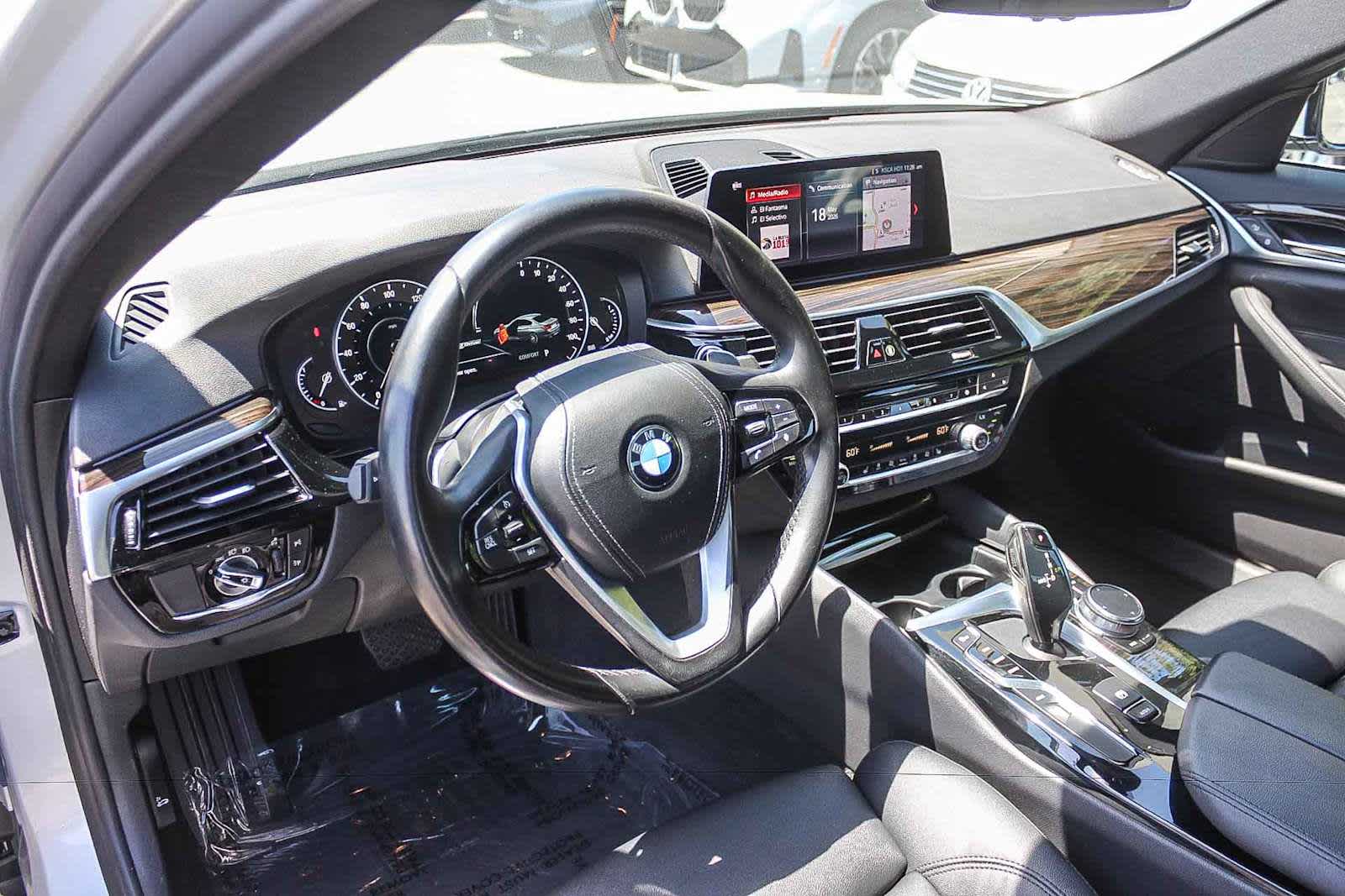 2019 BMW 5 Series 530e - Photo 15