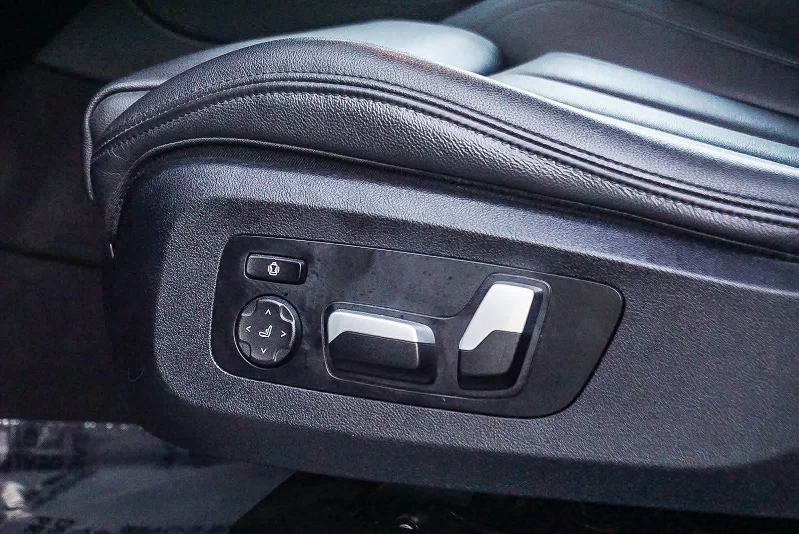 Thumbnail: 2022 BMW X5 - 22