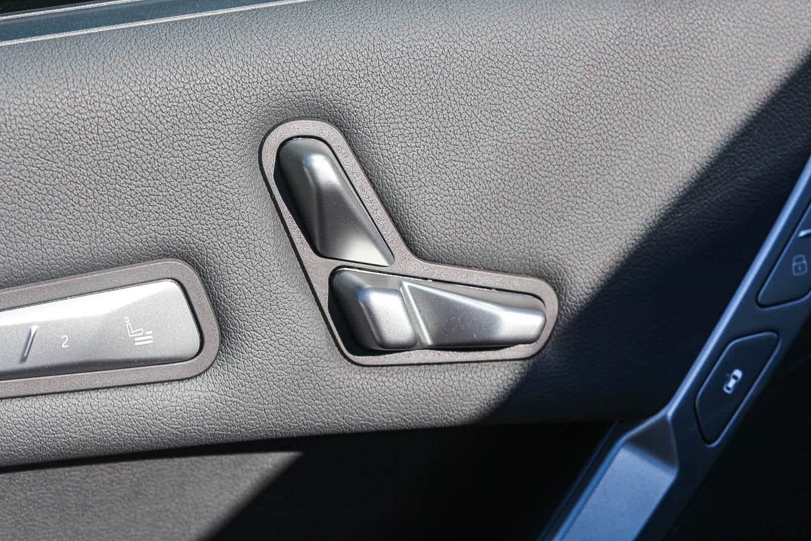 Thumbnail: 2026 BMW iX - 21