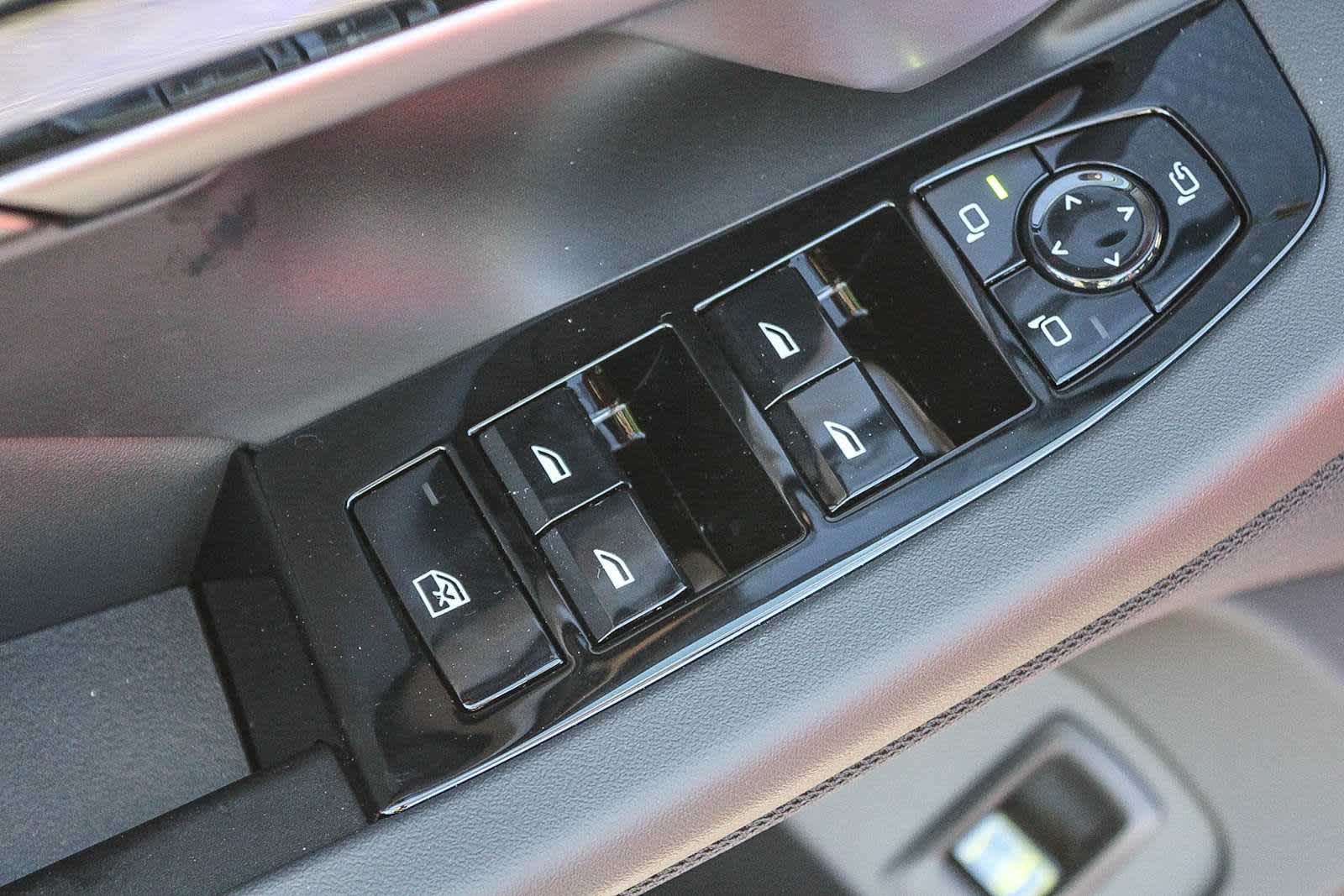 Thumbnail: 2026 BMW M5 - 20