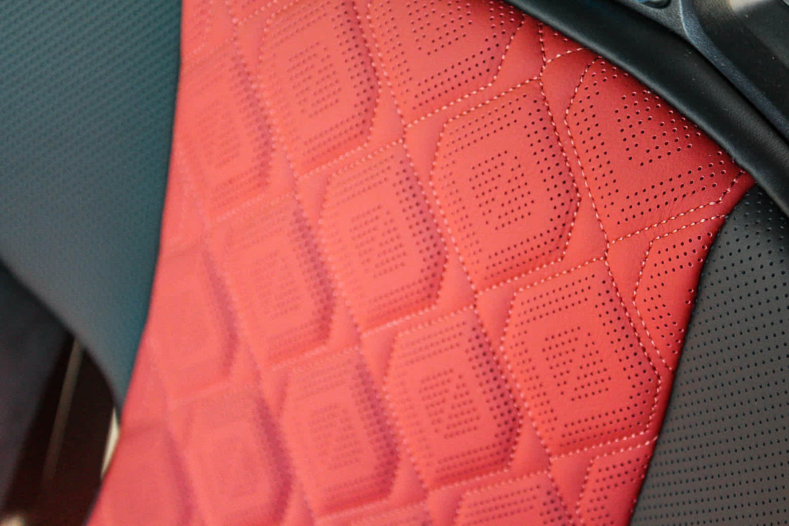 Thumbnail: 2025 BMW M8 - 24