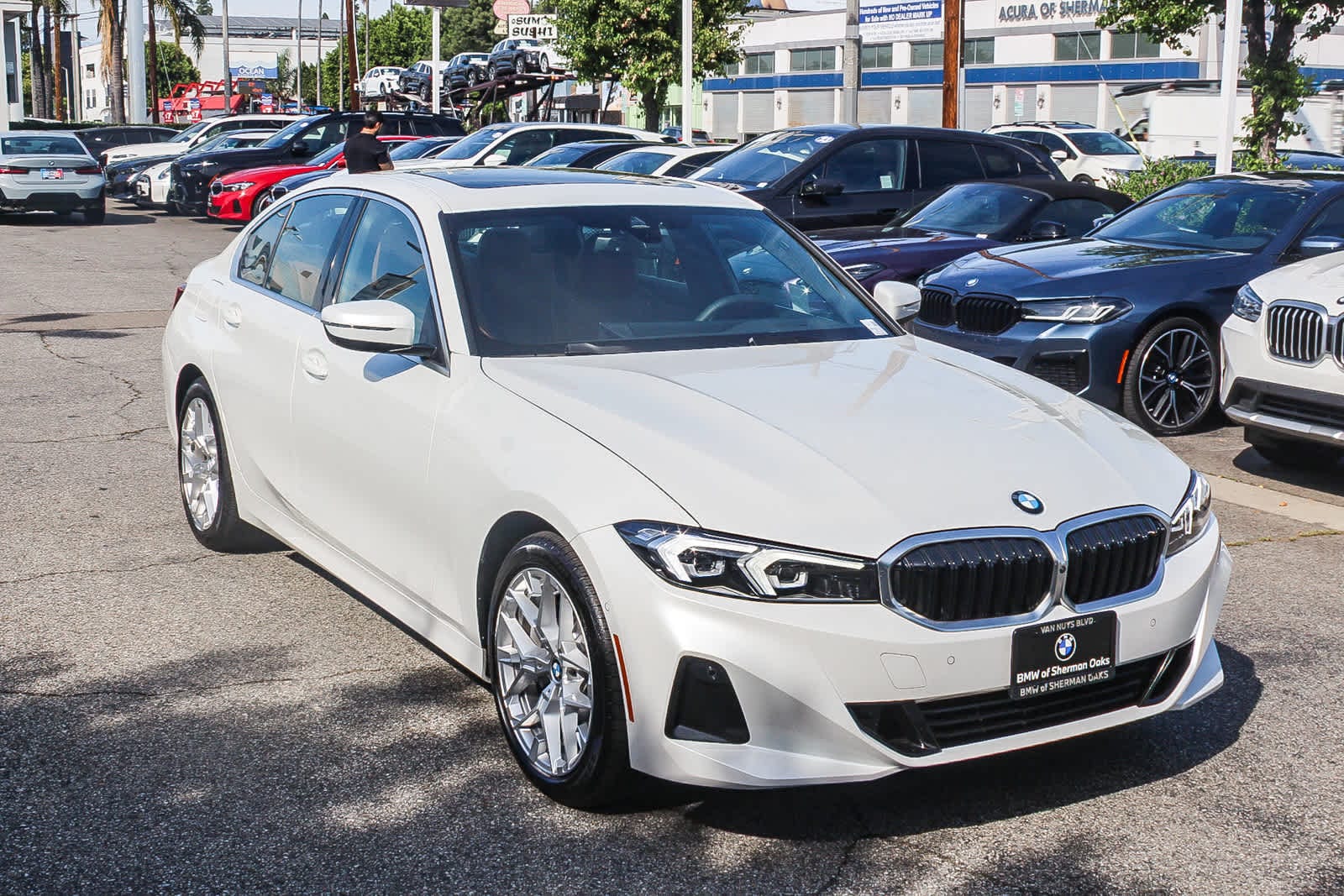 Thumbnail: 2025 BMW 3 Series - 3