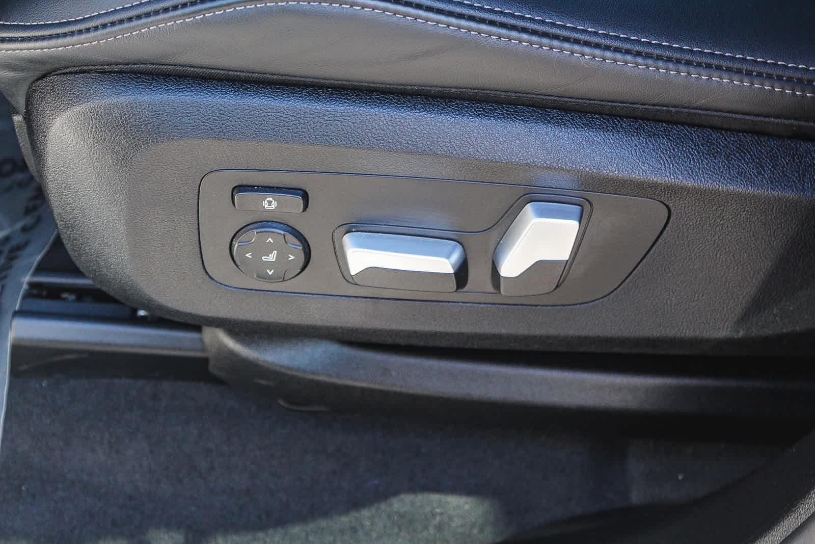 Thumbnail: 2025 BMW X5 - 21