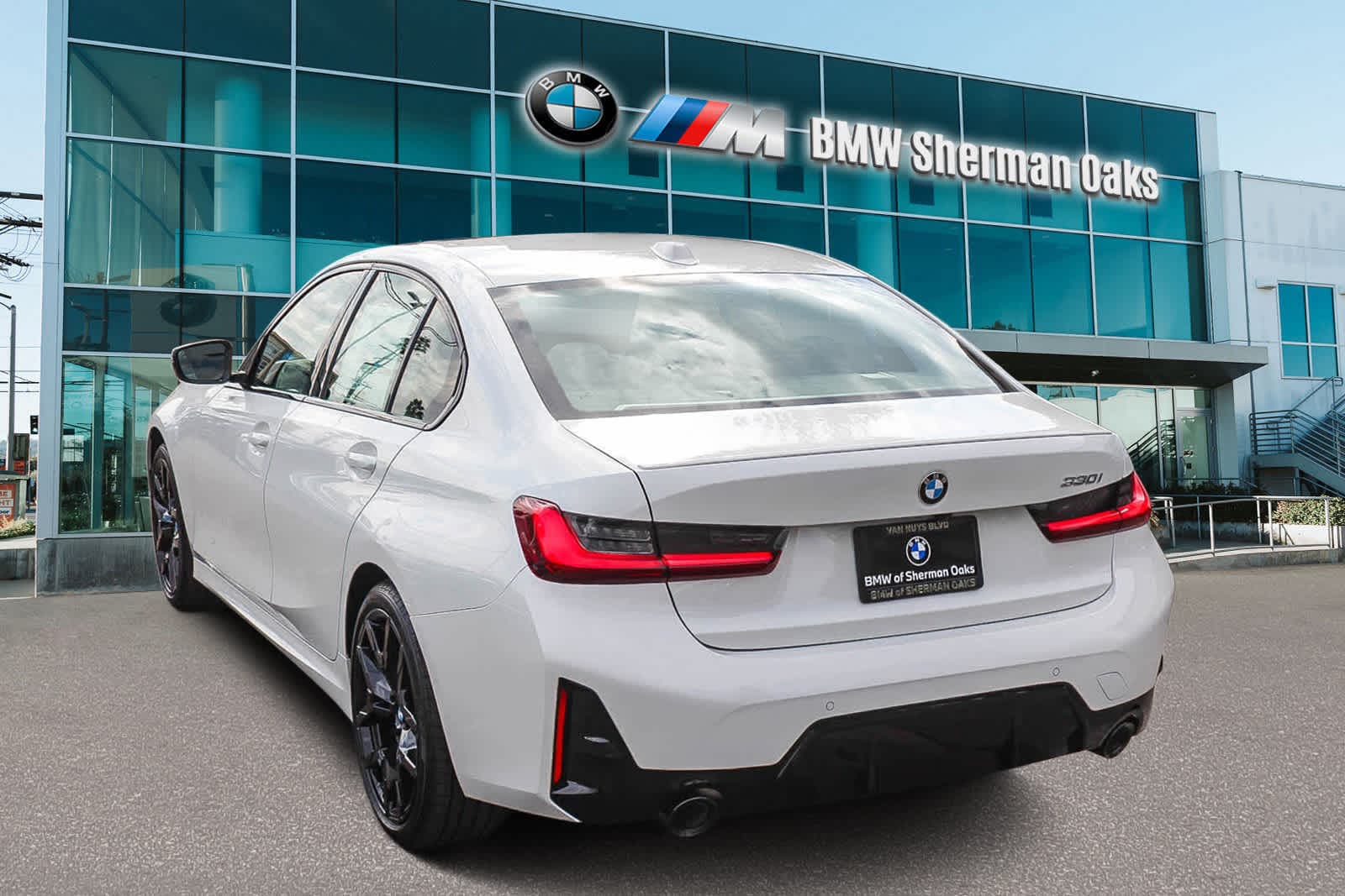 Thumbnail: 2026 BMW 3 Series - 12