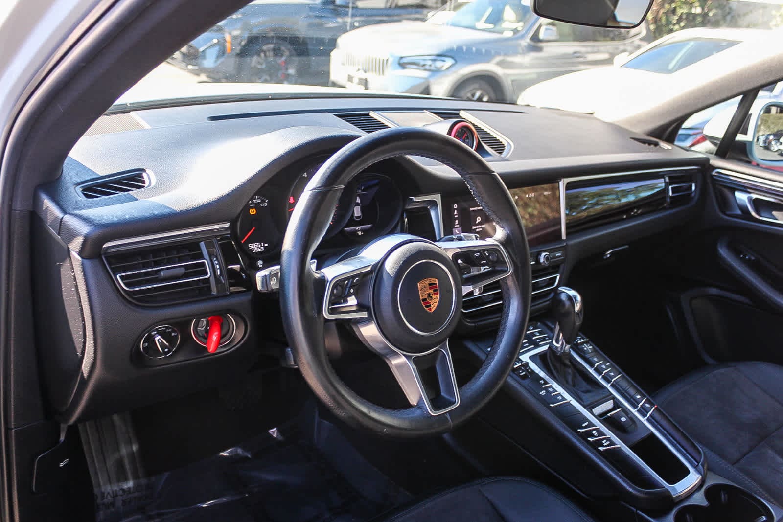 Thumbnail: 2020 Porsche Macan - 17