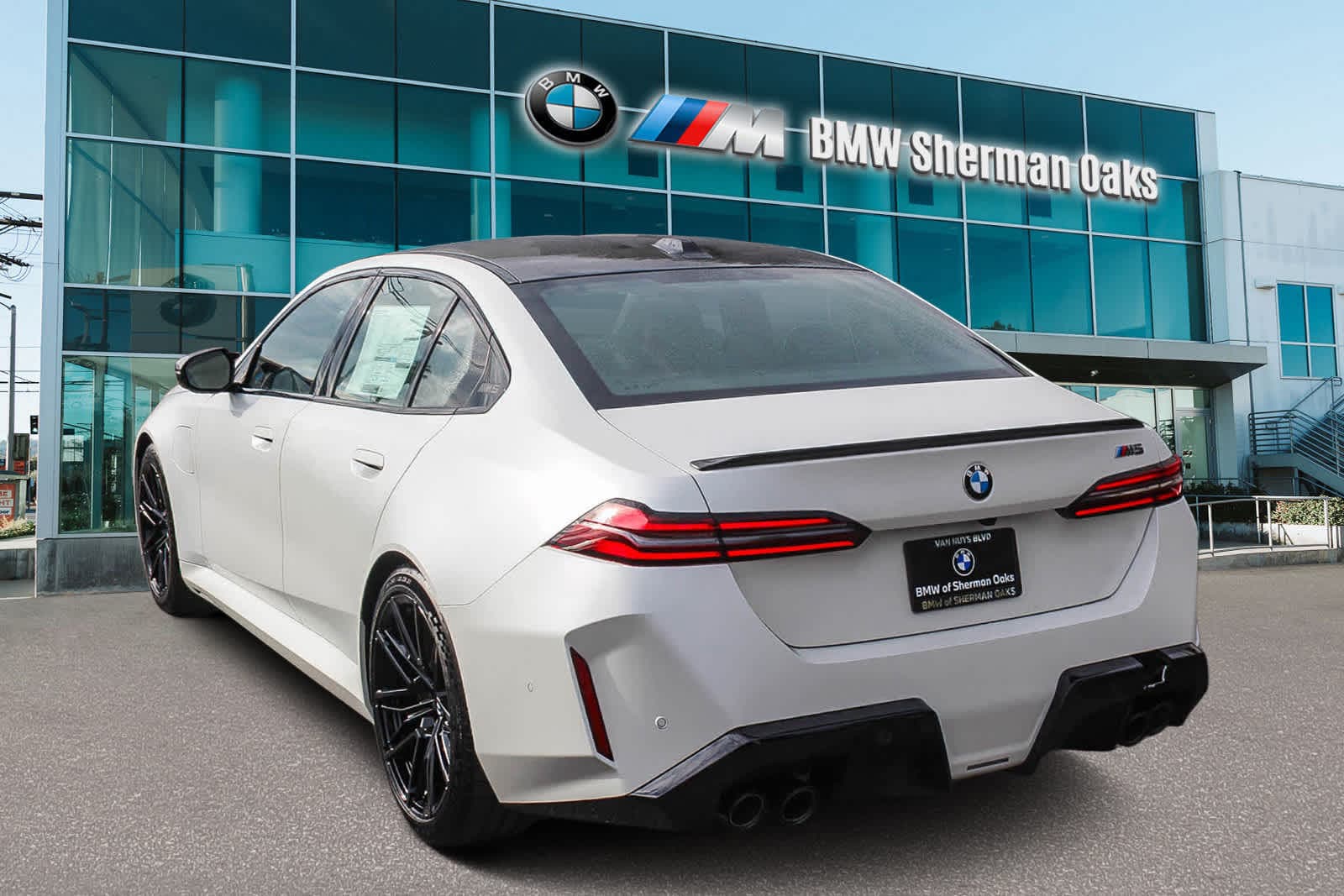 Thumbnail: 2026 BMW M5 - 6