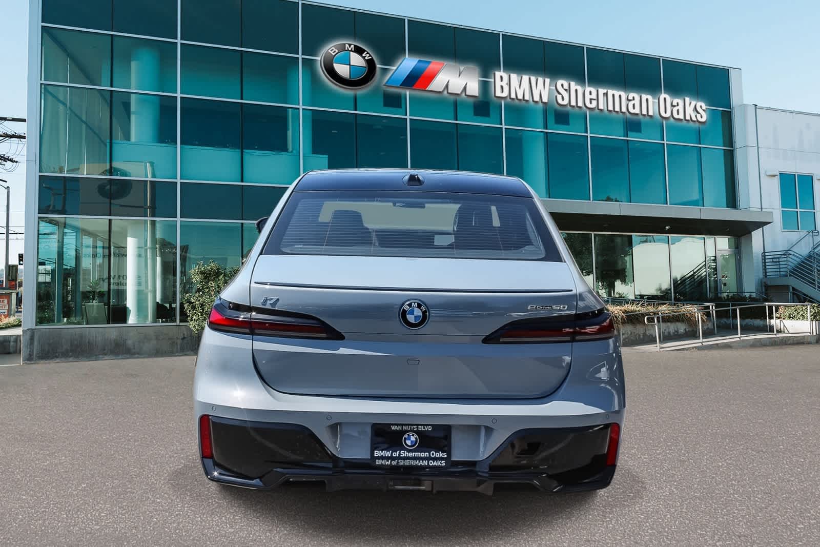 Thumbnail: 2026 BMW i7 - 5