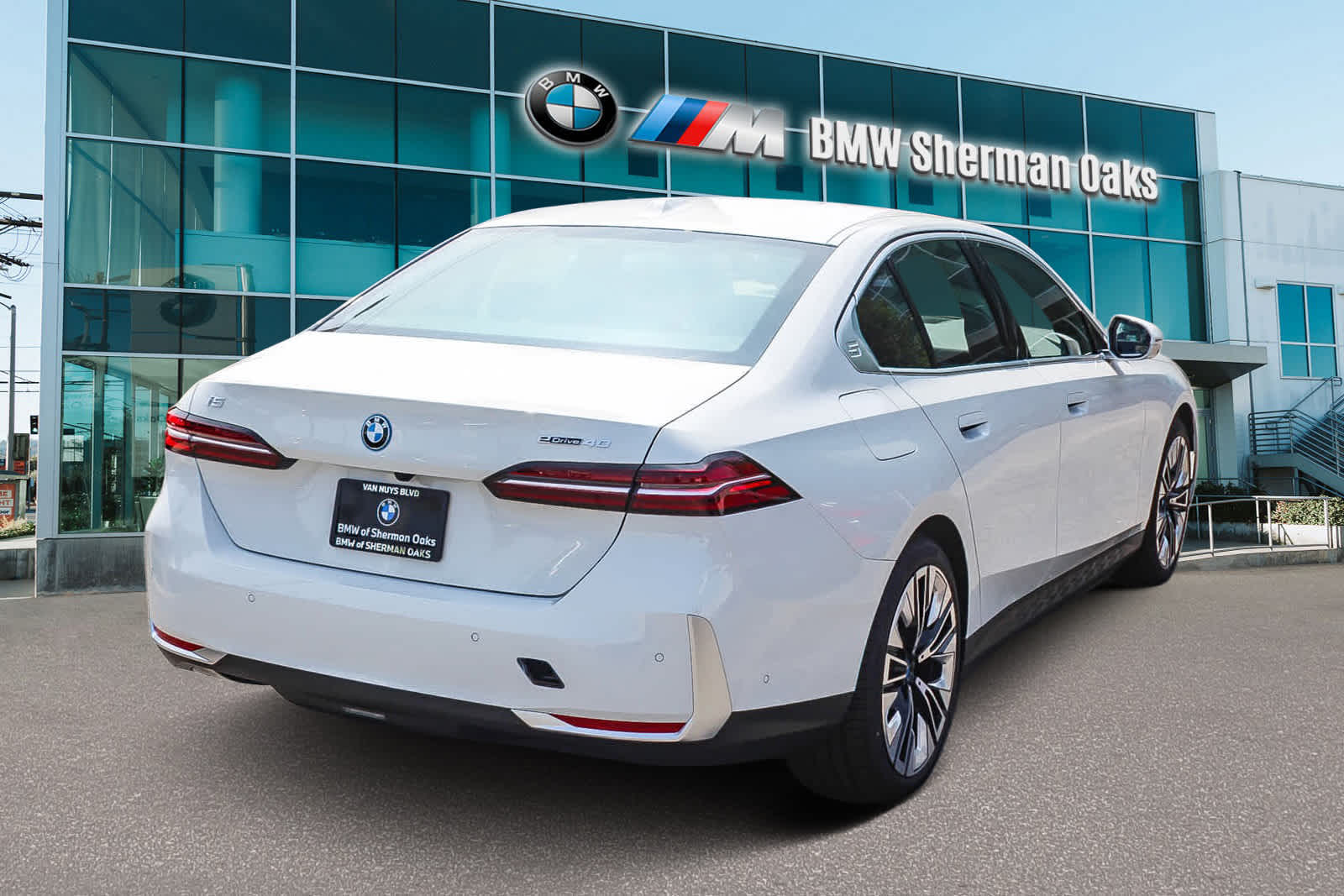 Thumbnail: 2025 BMW i5 - 4