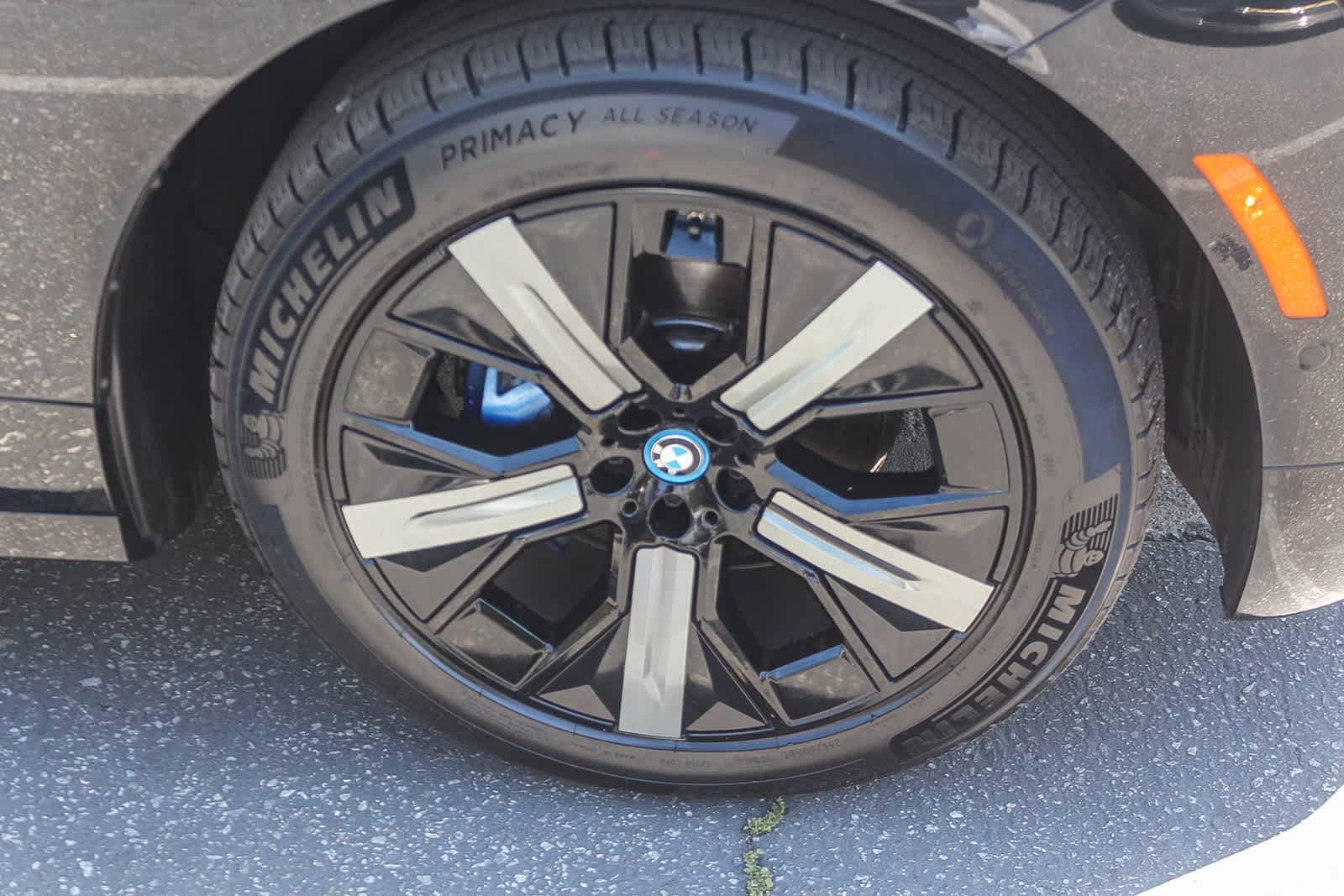 Thumbnail: 2023 BMW iX - 9