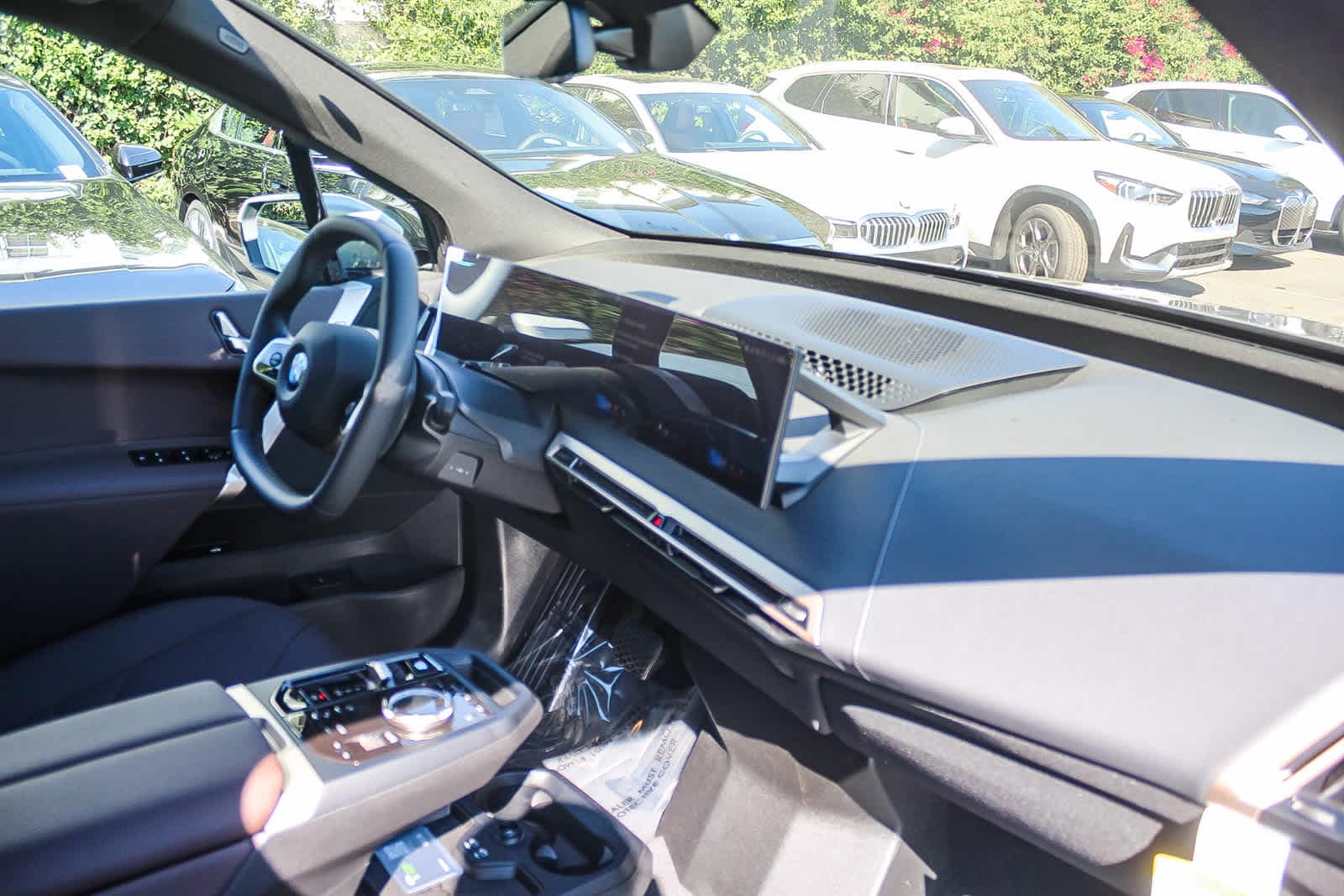 Thumbnail: 2026 BMW iX - 16