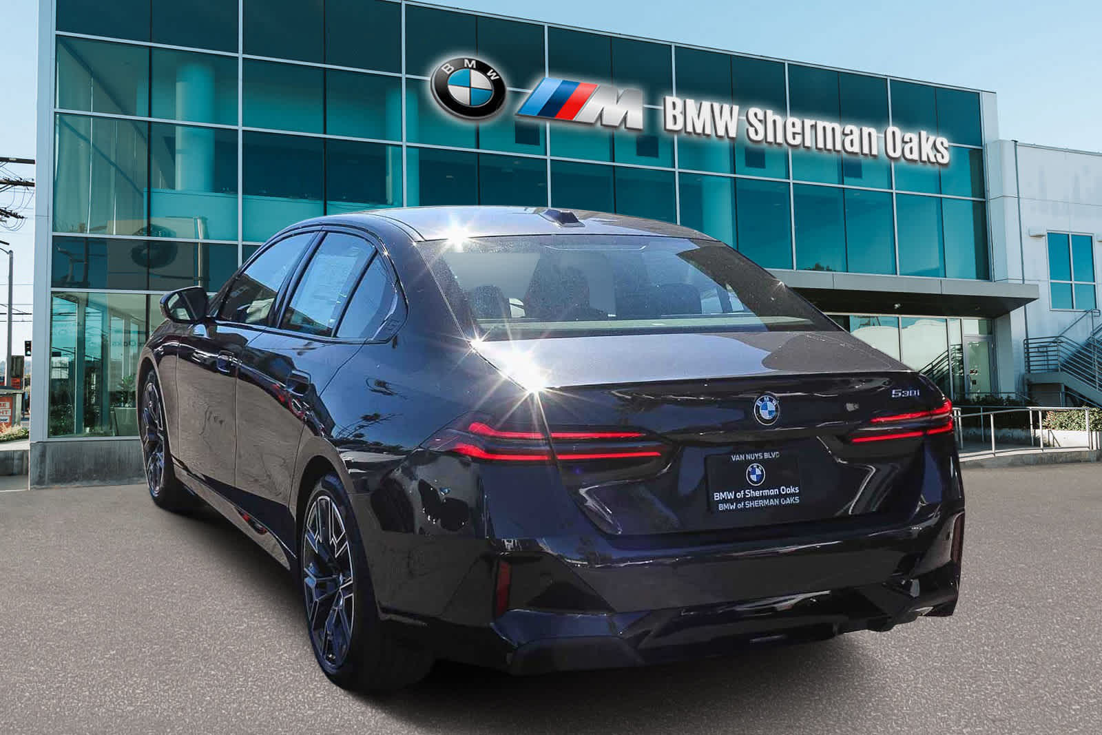 Thumbnail: 2026 BMW 5 Series - 6