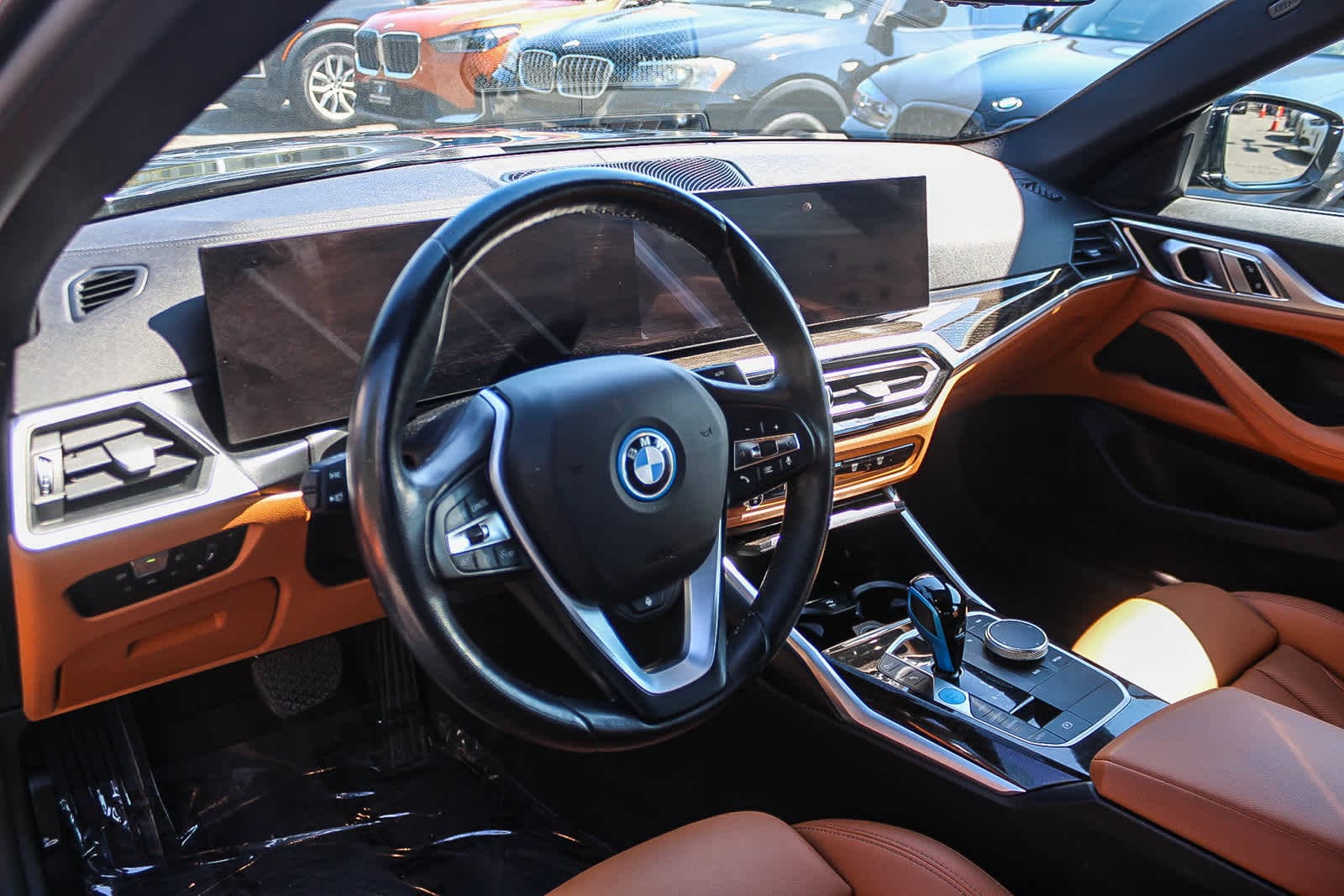 Thumbnail: 2022 BMW i4 - 17
