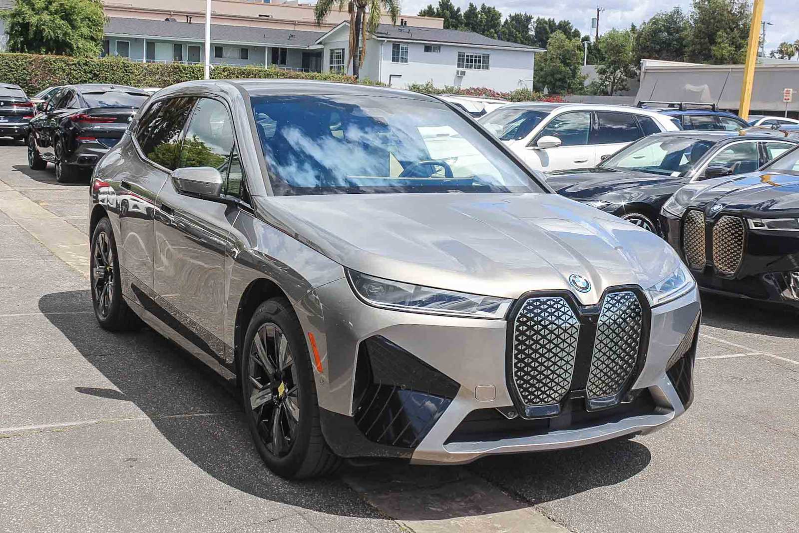 2023 BMW iX xDrive50 photo 4