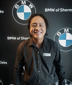 Staff member Cliff Nguyen from ID_22e29223e373
