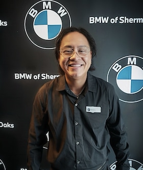 Staff member Cliff Nguyen from ID_22e29223e373