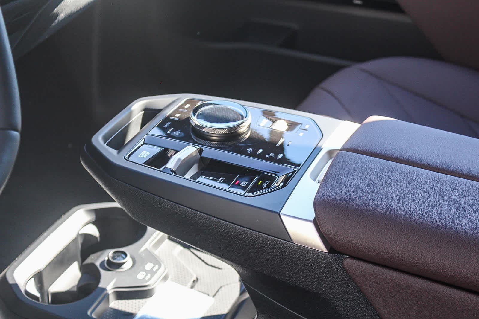 Thumbnail: 2026 BMW iX - 19