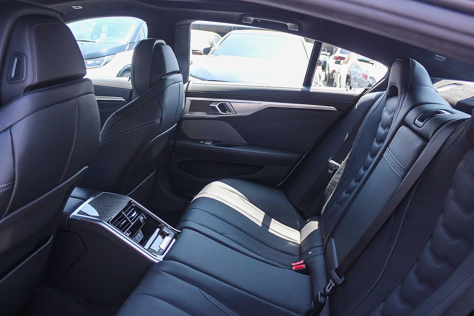 Thumbnail: 2026 BMW 8 Series - 18