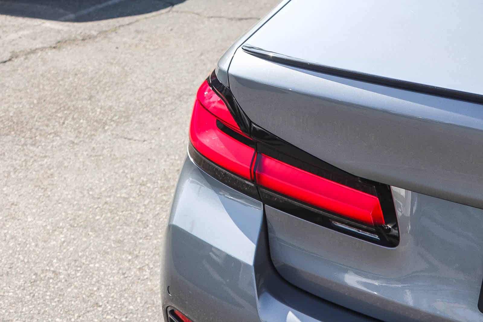 2023 BMW M550i xDrive photo 6