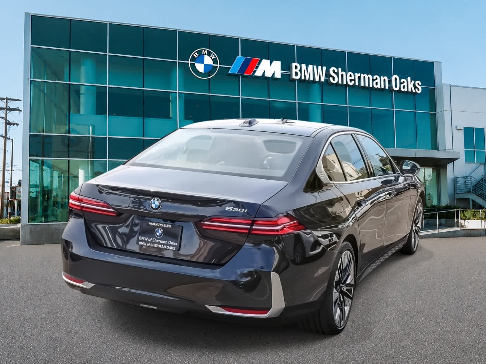 Thumbnail: 2026 BMW 5 Series - 4