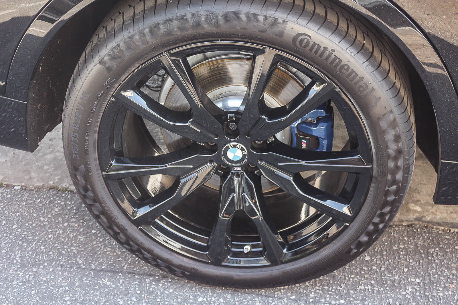 2024 BMW X7 xDrive40i photo 3