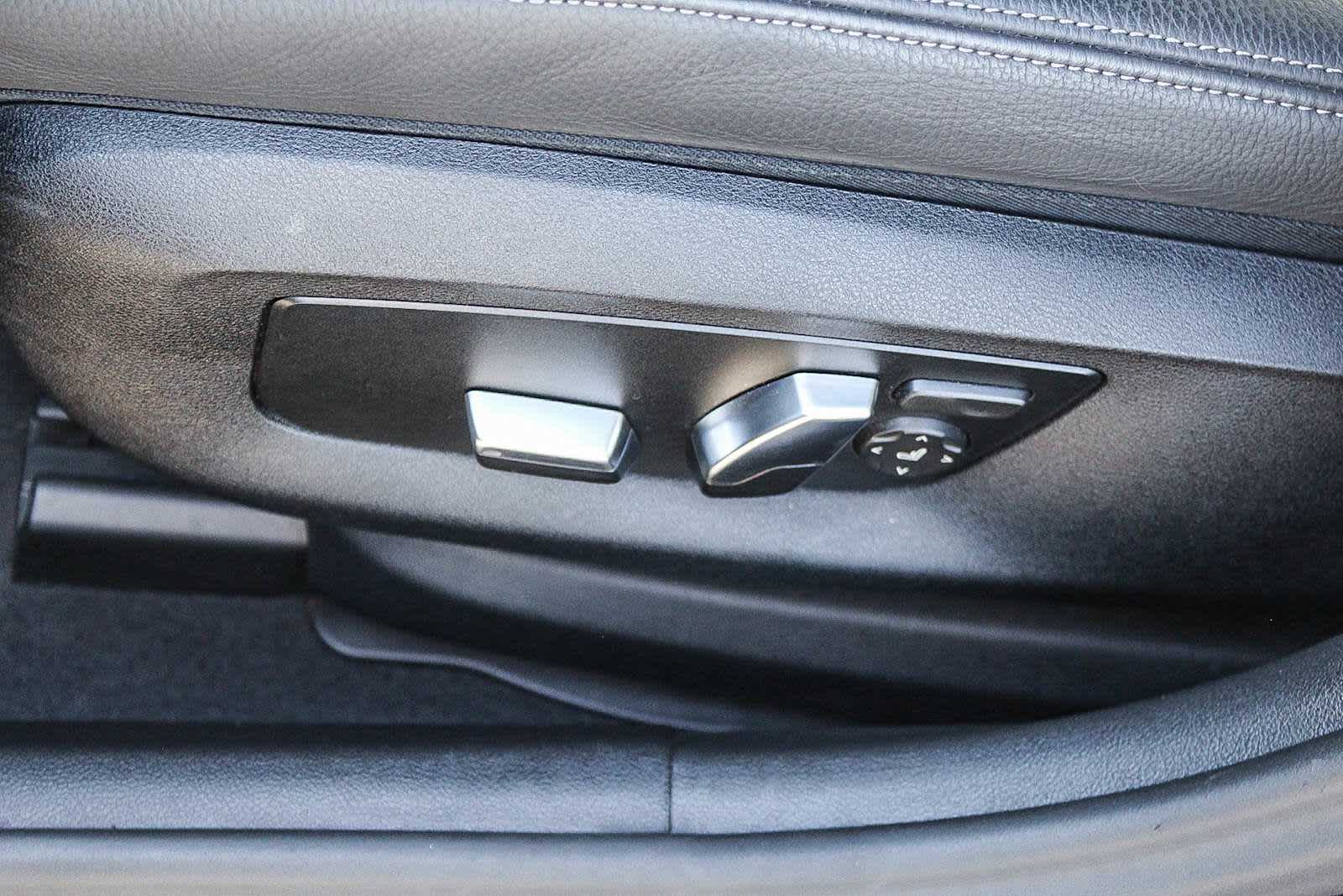 Thumbnail: 2023 BMW 5 Series - 22