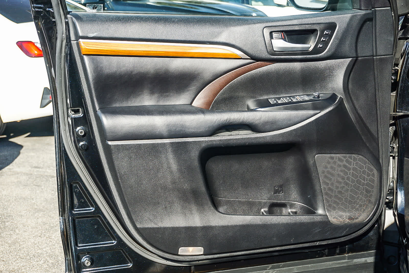 Thumbnail: 2017 Toyota Highlander - 24