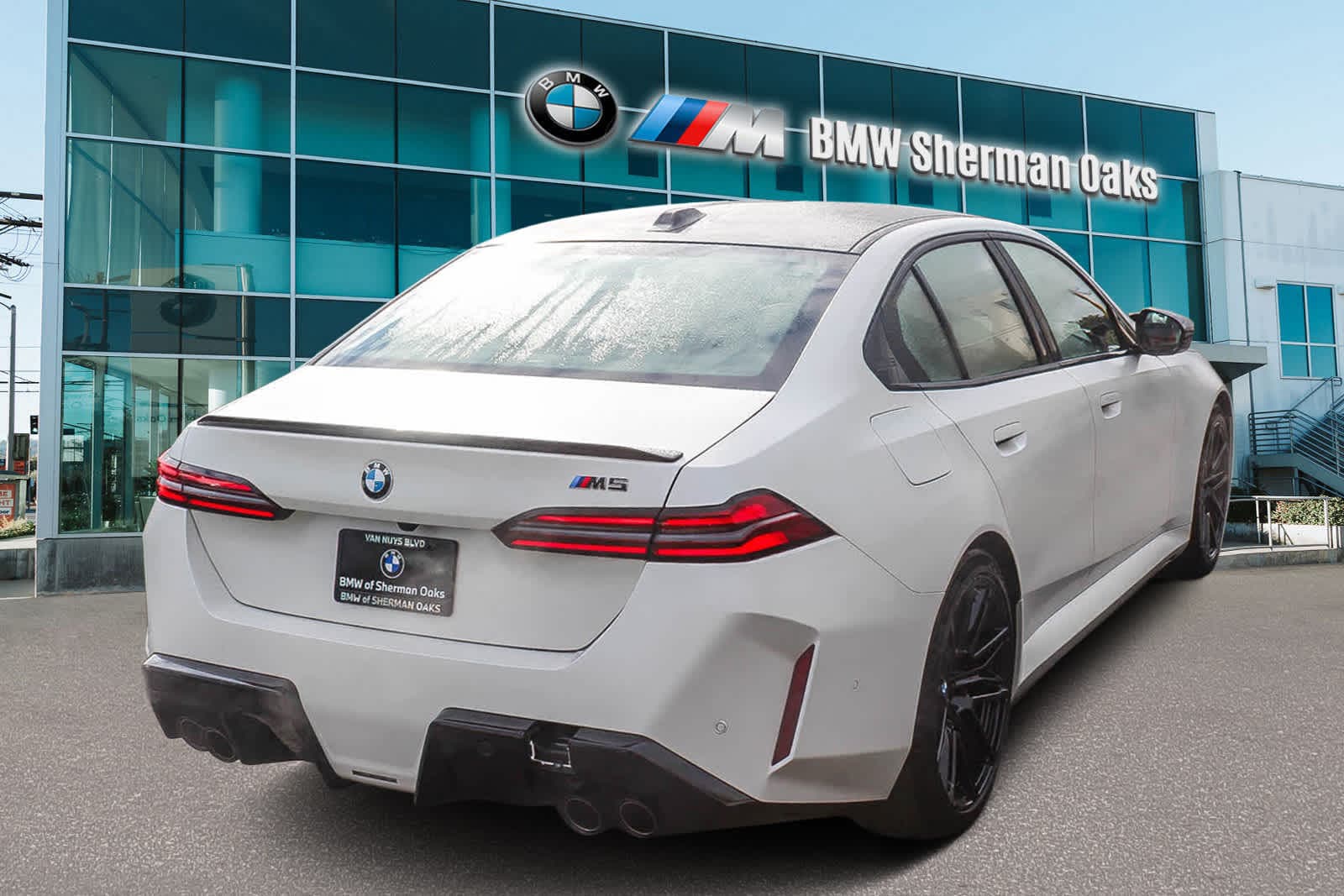 Thumbnail: 2026 BMW M5 - 4