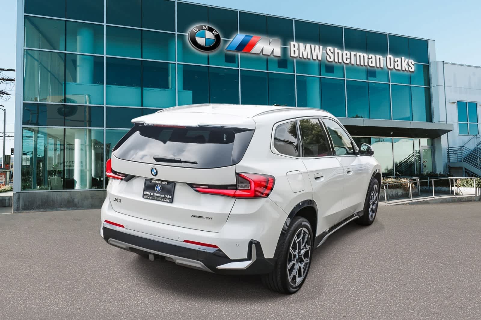 2023 BMW X1 xDrive28i photo 3