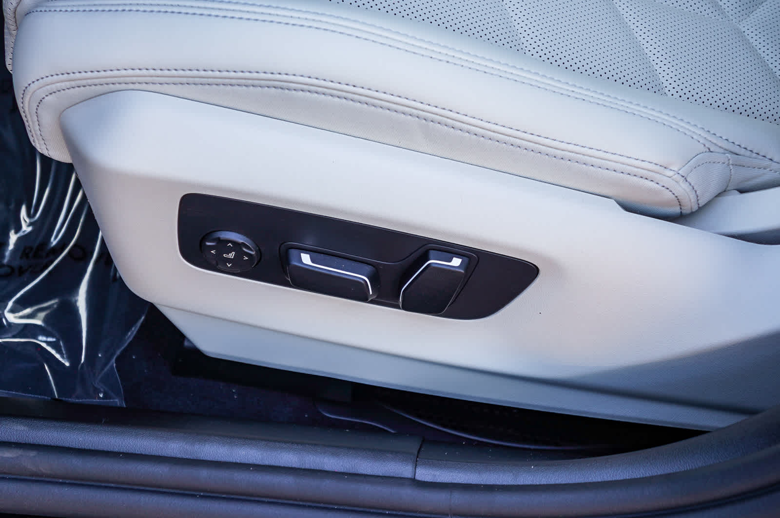 Thumbnail: 2026 BMW 5 Series - 25