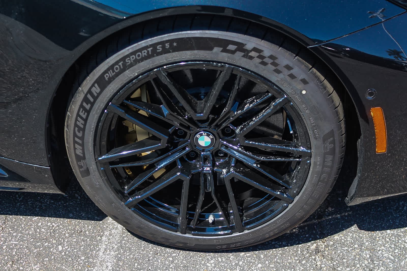 Thumbnail: 2026 BMW M5 - 9