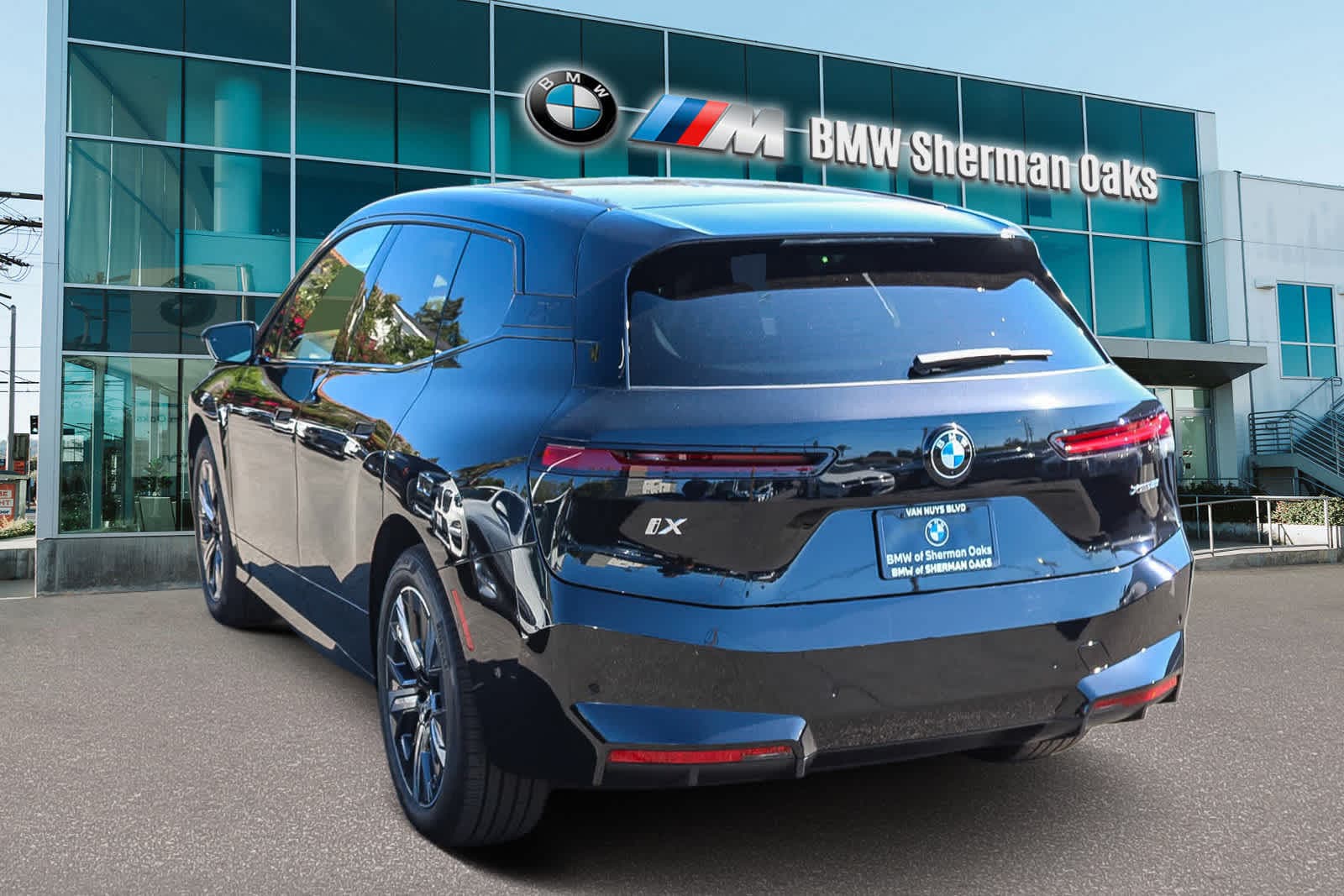 Thumbnail: 2026 BMW iX - 6