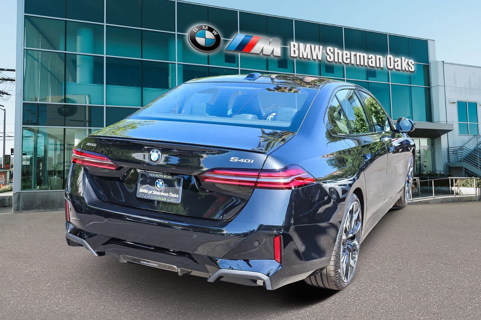 Thumbnail: 2026 BMW 5 Series - 4