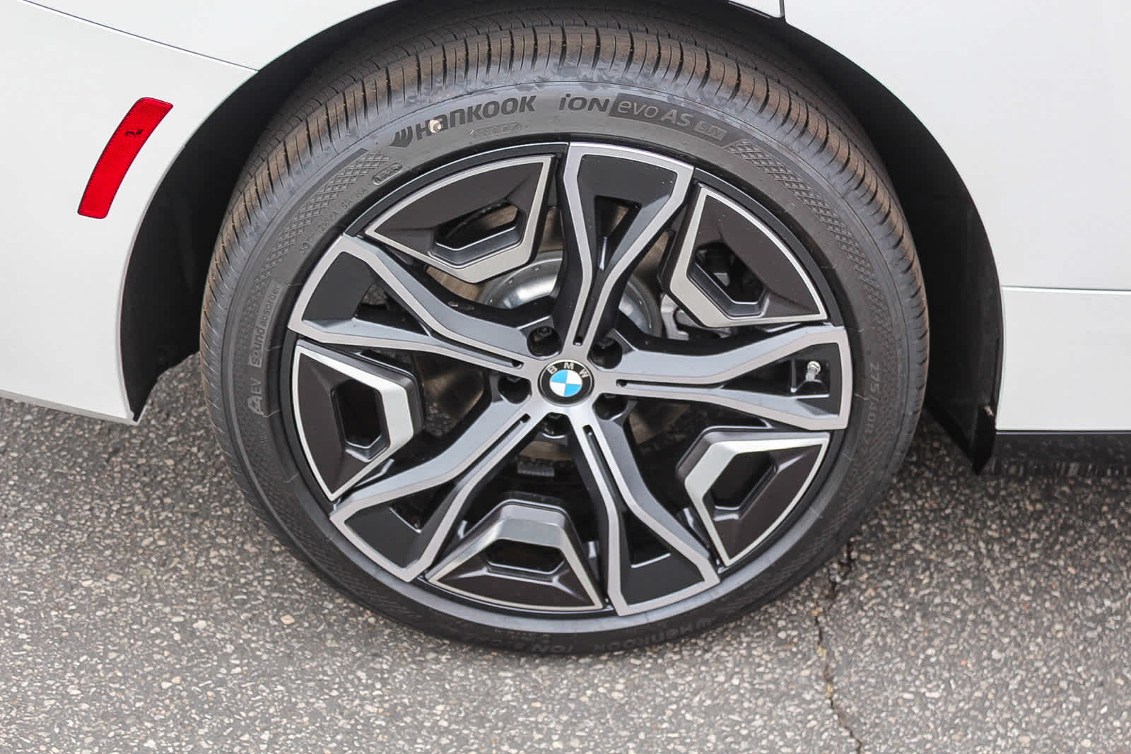 Thumbnail: 2026 BMW iX - 8