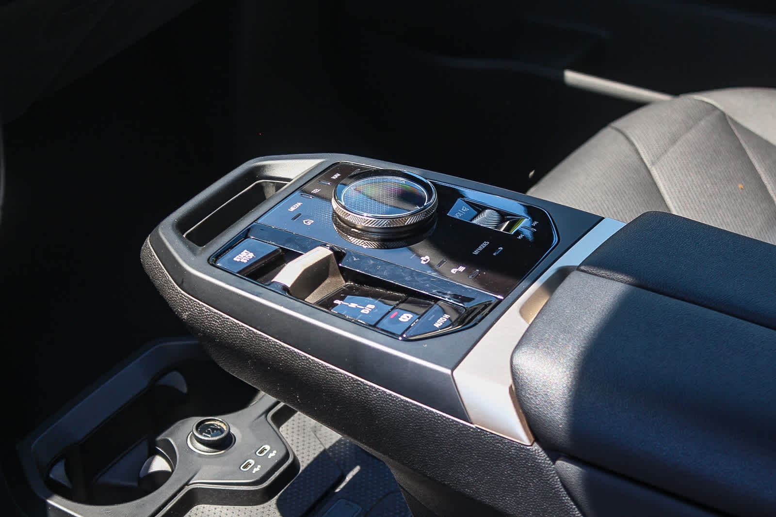 Thumbnail: 2023 BMW iX - 19