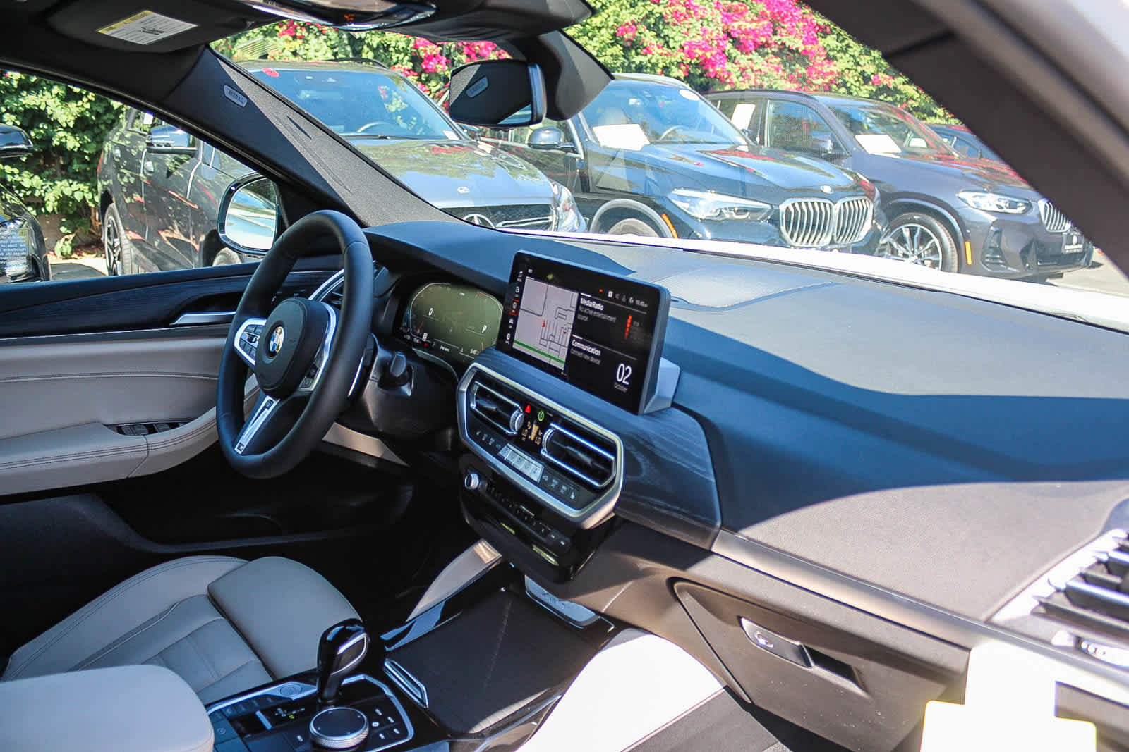 Thumbnail: 2025 BMW X4 - 16