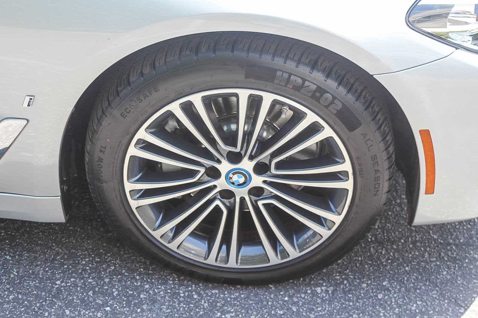 2019 BMW 5 Series 530e - Photo 9