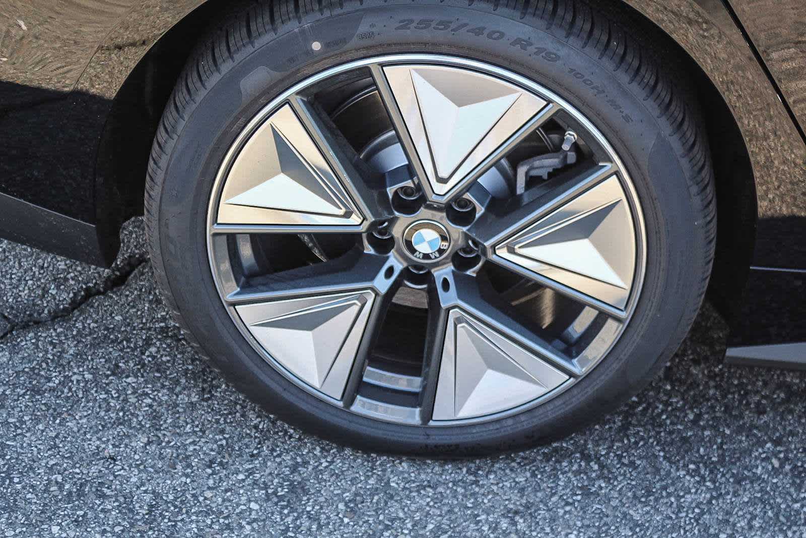 Thumbnail: 2025 BMW i4 - 8