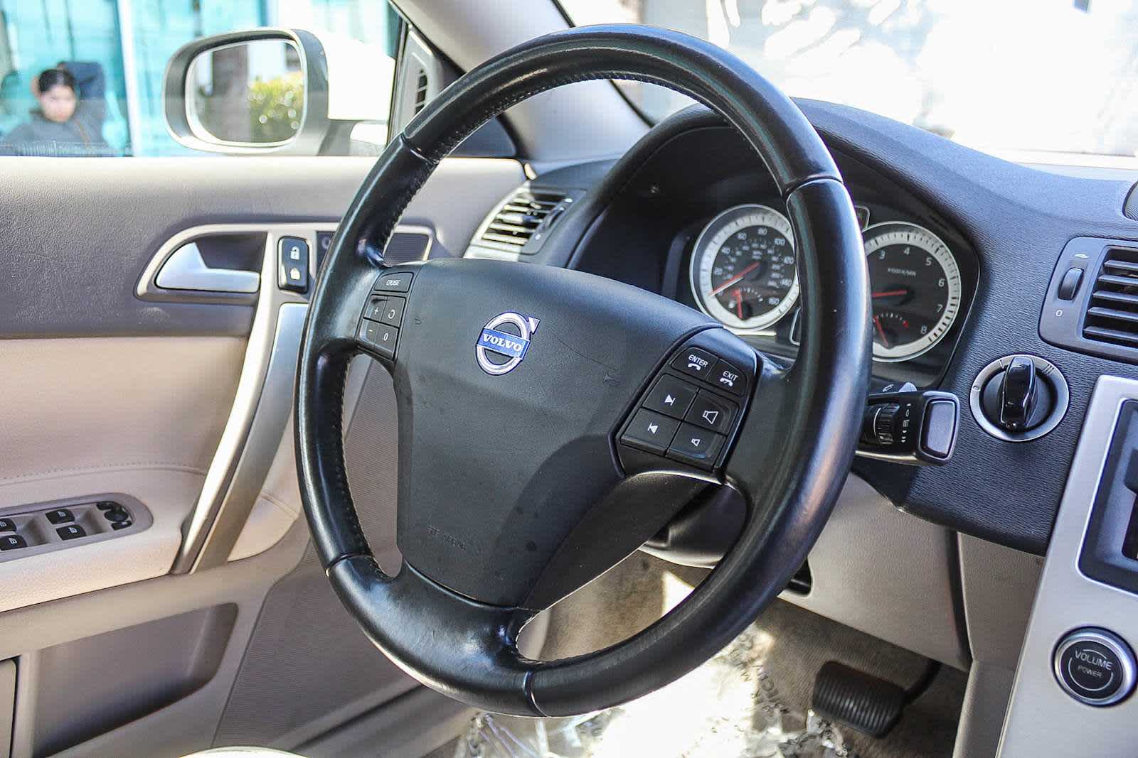 Thumbnail: 2013 Volvo C70 - 13