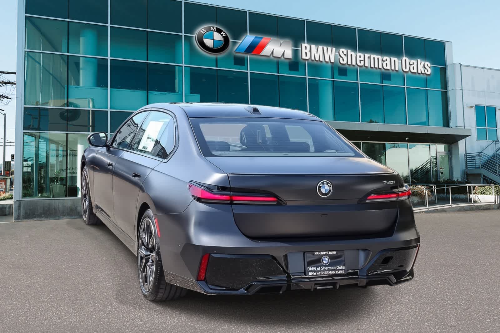 Thumbnail: 2026 BMW 7 Series - 6