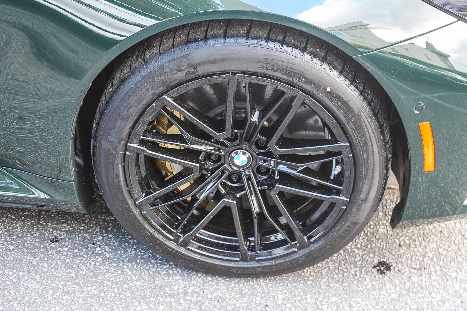 Thumbnail: 2026 BMW M5 - 16