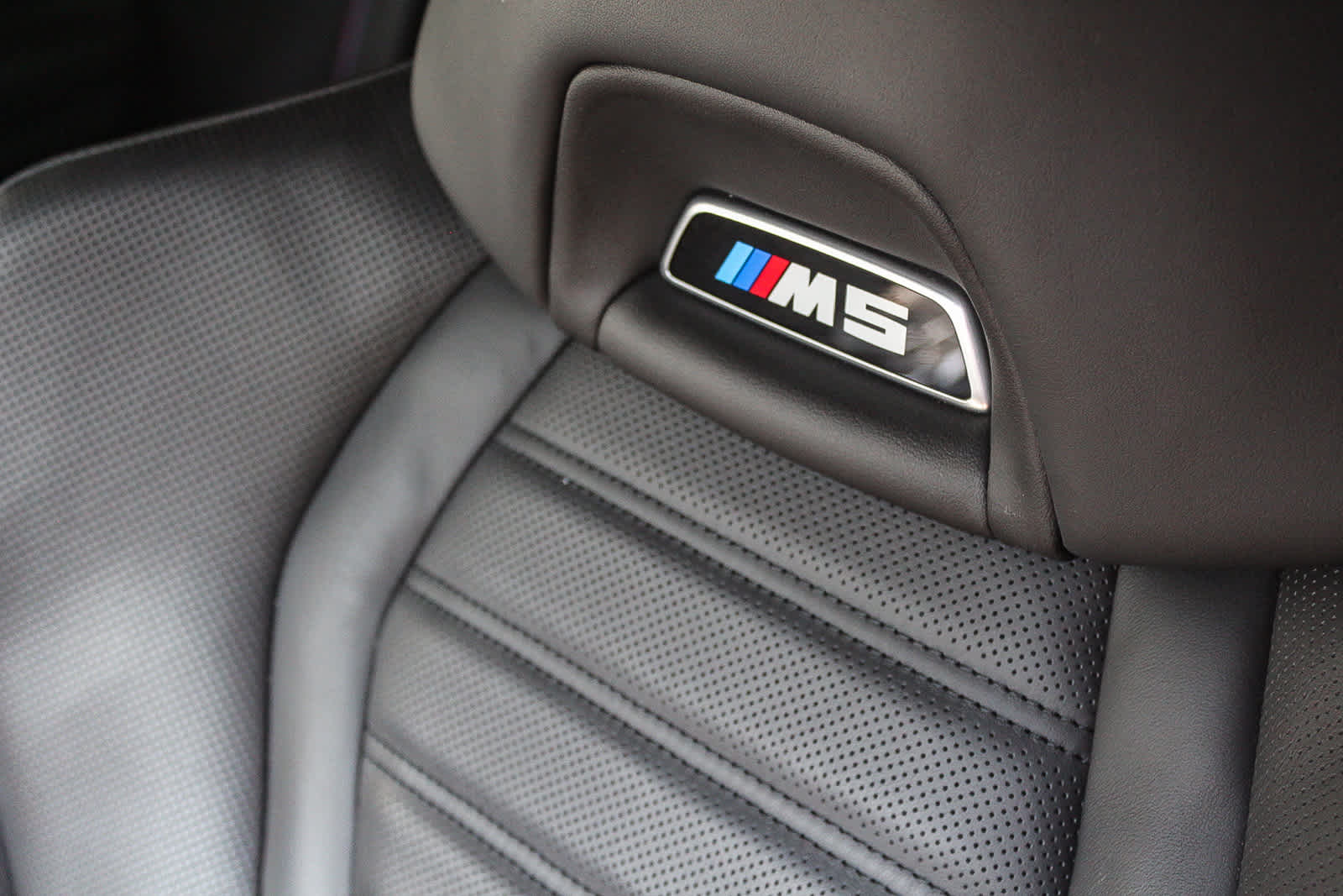 Thumbnail: 2022 BMW M5 - 25