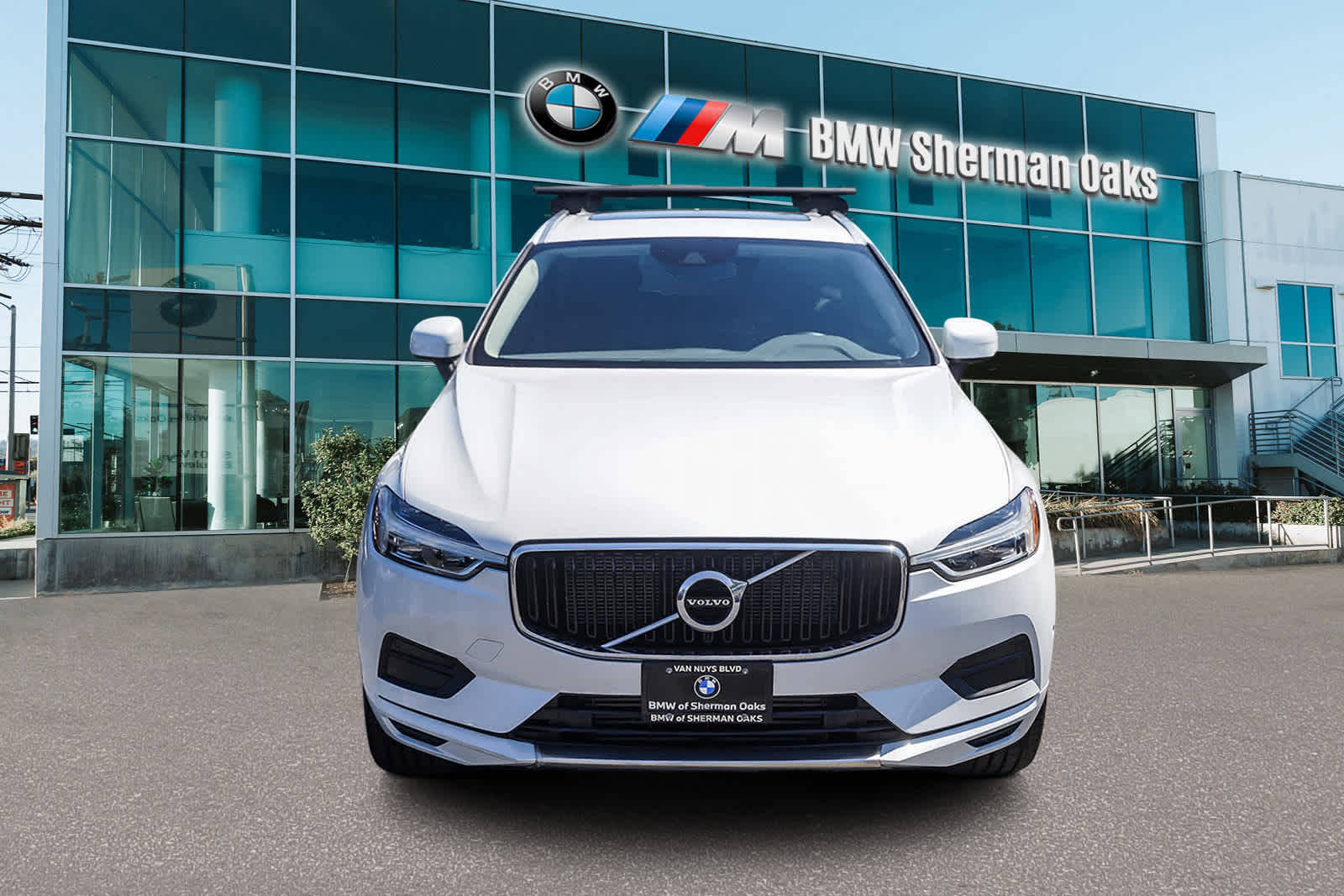 Used 2019 Volvo XC60 Momentum with VIN YV4A22RK4K1352183 for sale in Sherman Oaks, CA