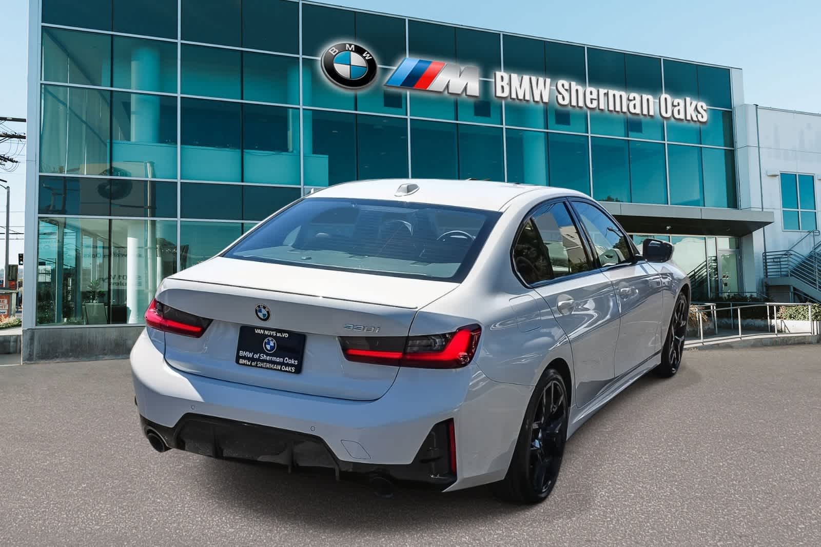 Thumbnail: 2026 BMW 3 Series - 3