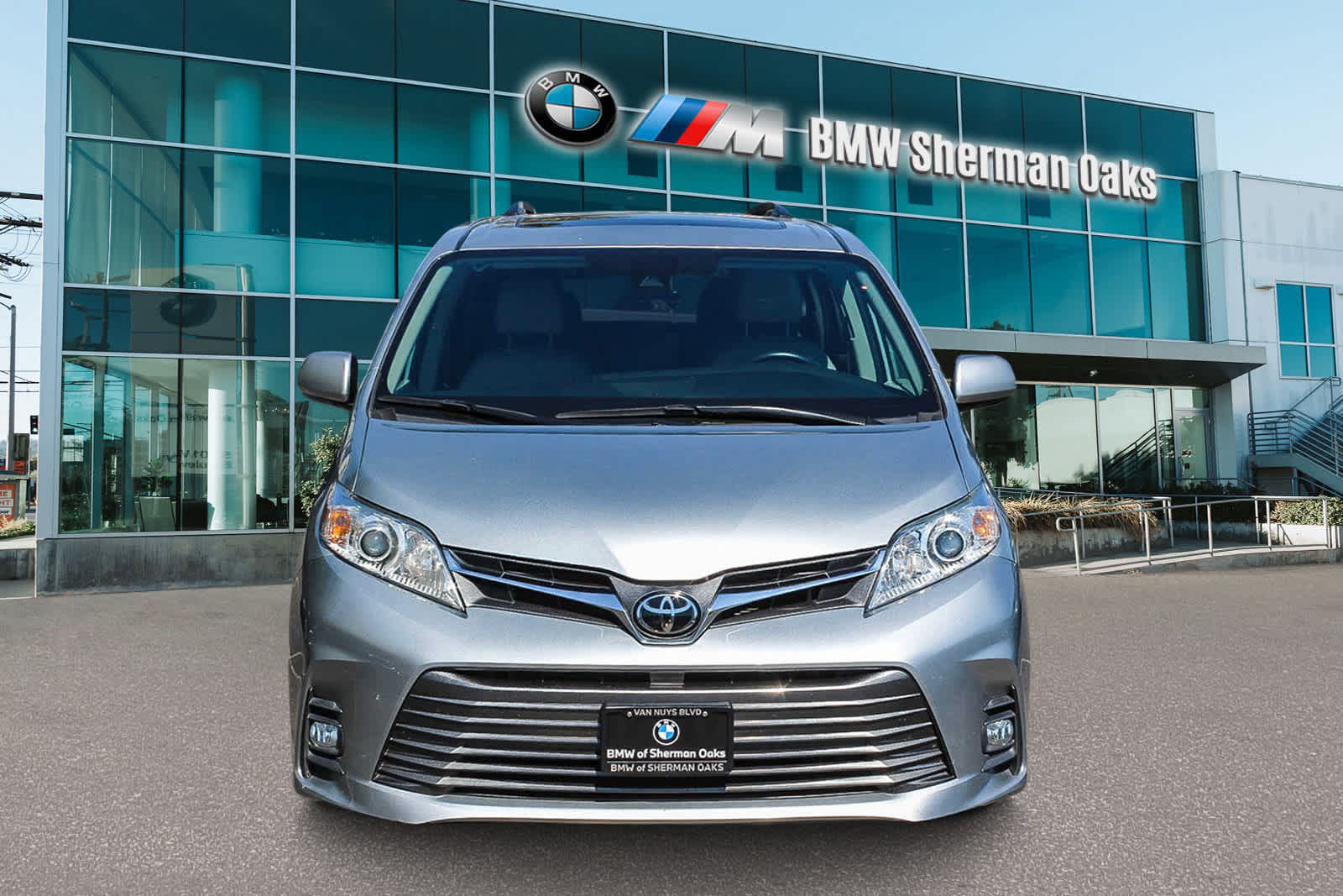 Used 2020 Toyota Sienna XLE with VIN 5TDYZ3DC7LS050216 for sale in Sherman Oaks, CA