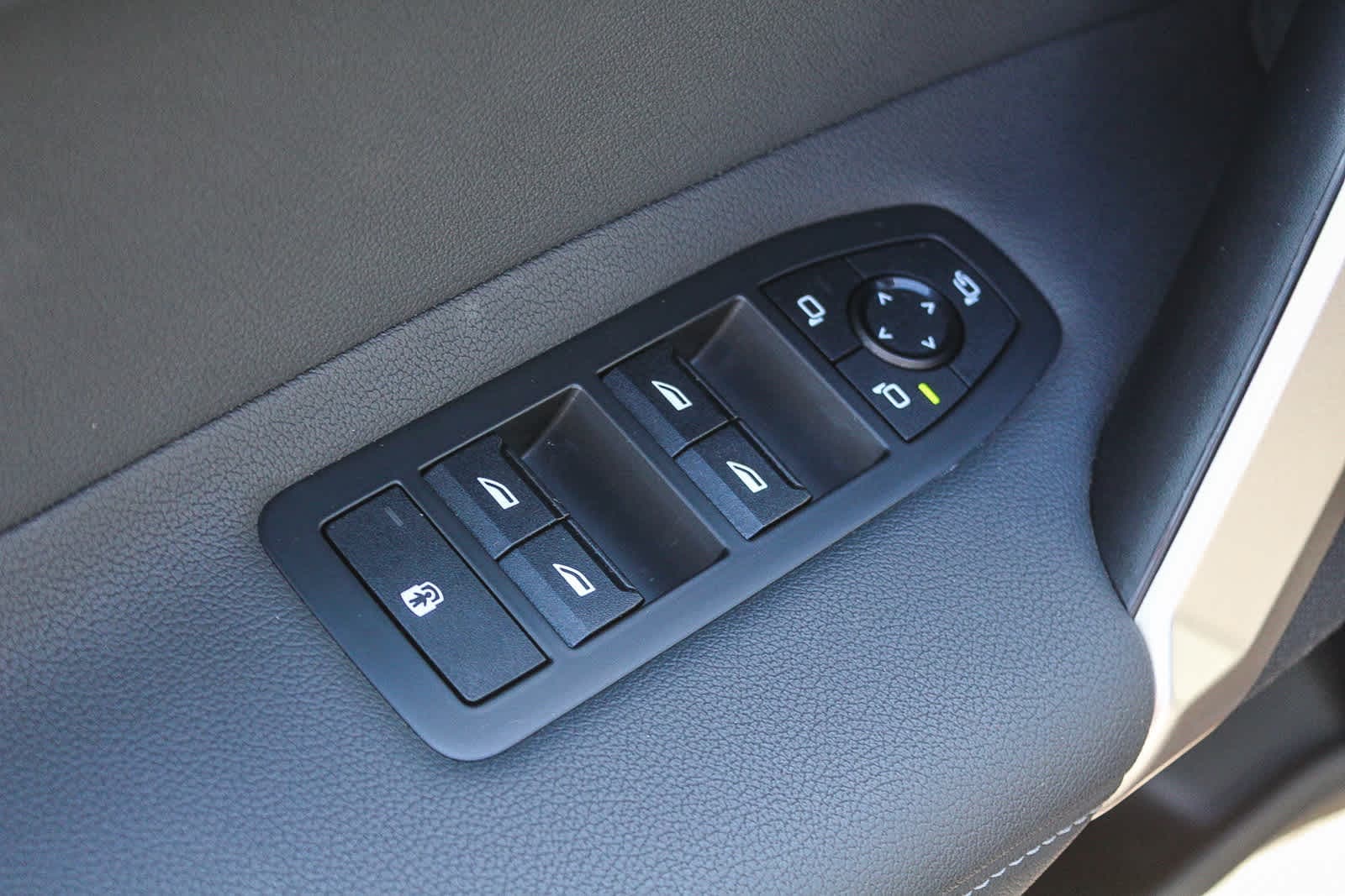 Thumbnail: 2026 BMW iX - 20