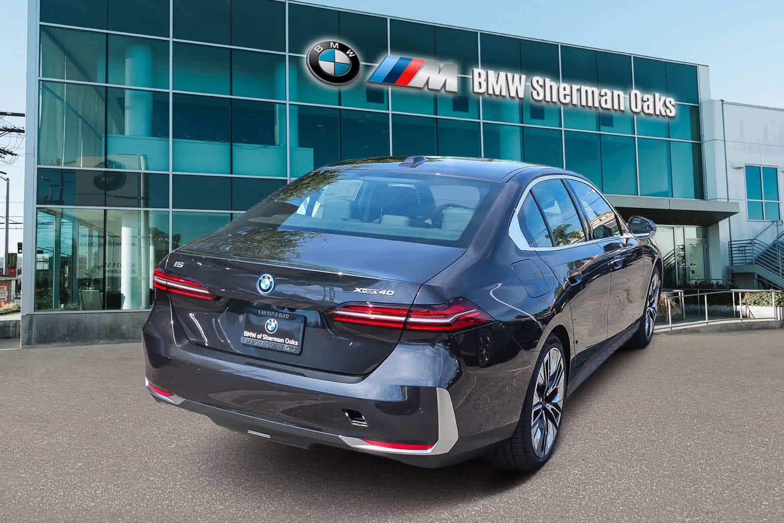 Thumbnail: 2026 BMW i5 - 4