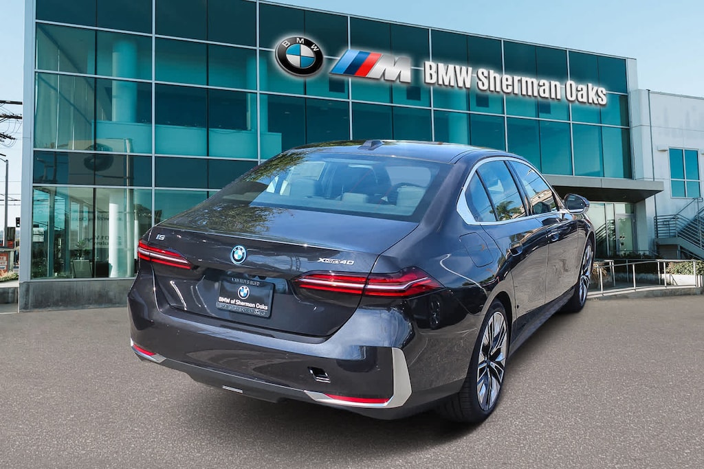 New 2026 BMW i5 xDrive40 Sedan